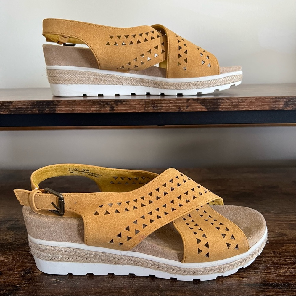 Bella Vita Cosette yellow suede cut out peep toe wedge heel sandal women's 7.5